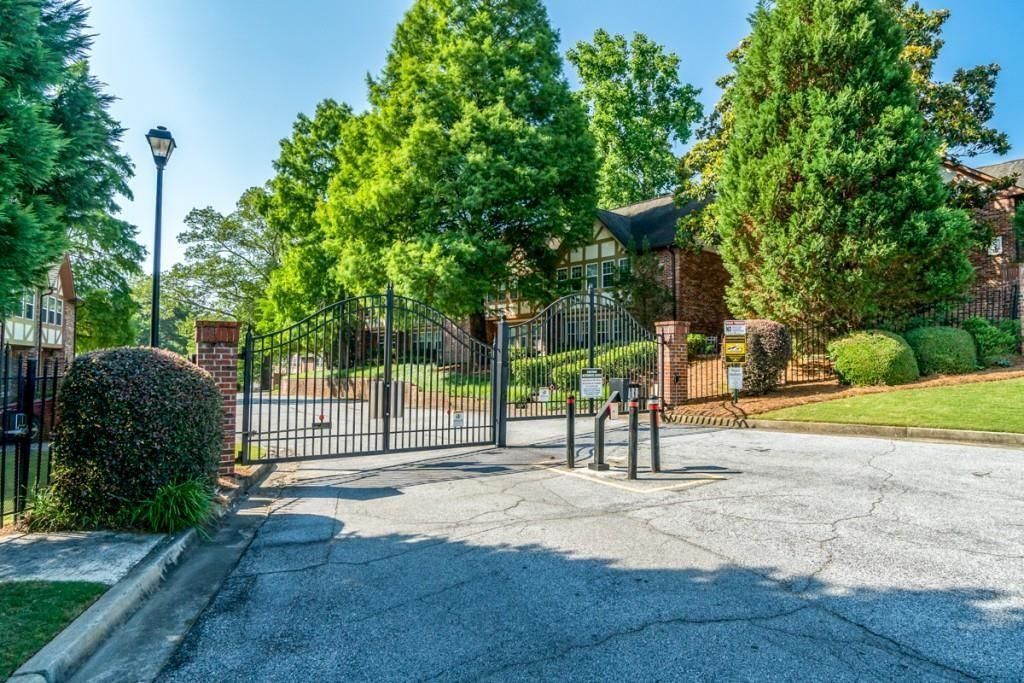 Image 43 of property listing at 2825 Northeast NE Expressway L4, Atlanta, GA 30345