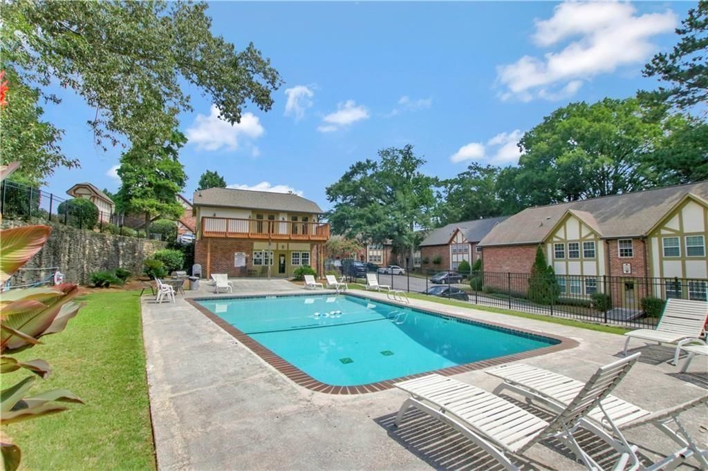 Image 45 of property listing at 2825 Northeast NE Expressway L4, Atlanta, GA 30345