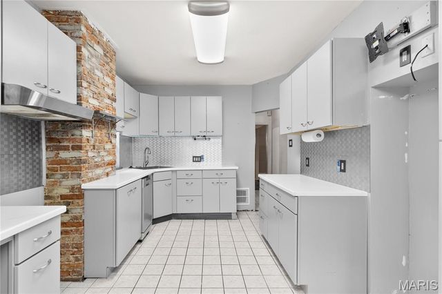 4151 Quincy Street, St Louis, MO 63116