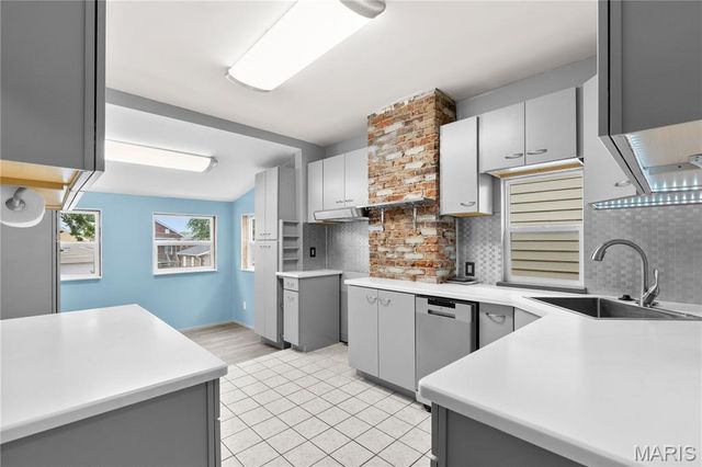 4151 Quincy Street, St Louis, MO 63116