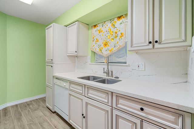 18800 Egret Bay Boulevard 207, Houston, TX 77058