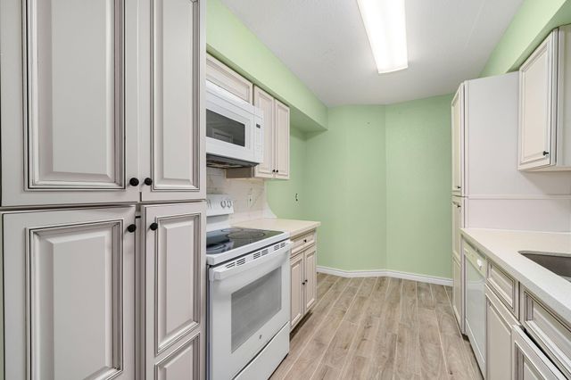18800 Egret Bay Boulevard 207, Houston, TX 77058