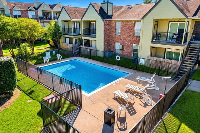 18800 Egret Bay Boulevard 207, Houston, TX 77058