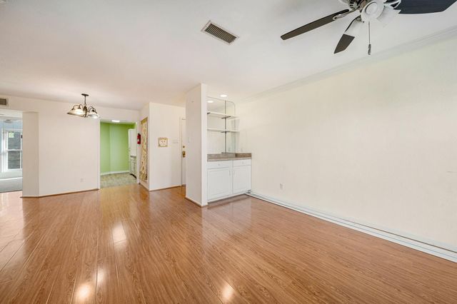 18800 Egret Bay Boulevard 207, Houston, TX 77058