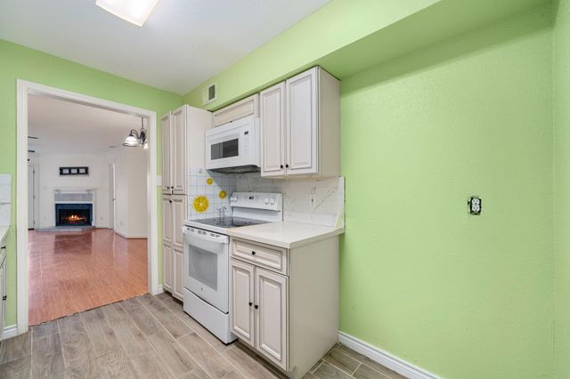 18800 Egret Bay Boulevard 207, Houston, TX 77058