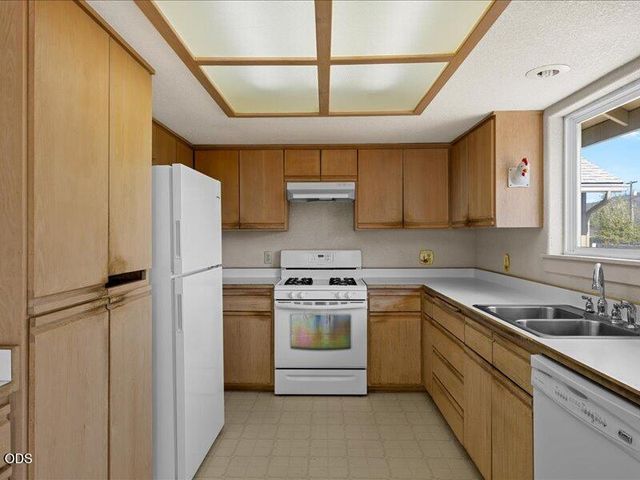 895 Coutant Lane, Grants Pass, OR 97527