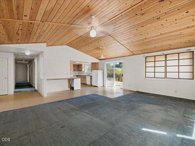 895 Coutant Lane, Grants Pass, OR 97527