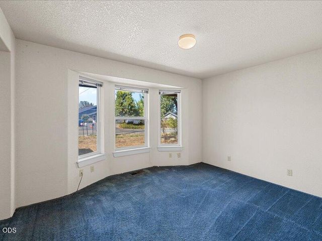 895 Coutant Lane, Grants Pass, OR 97527