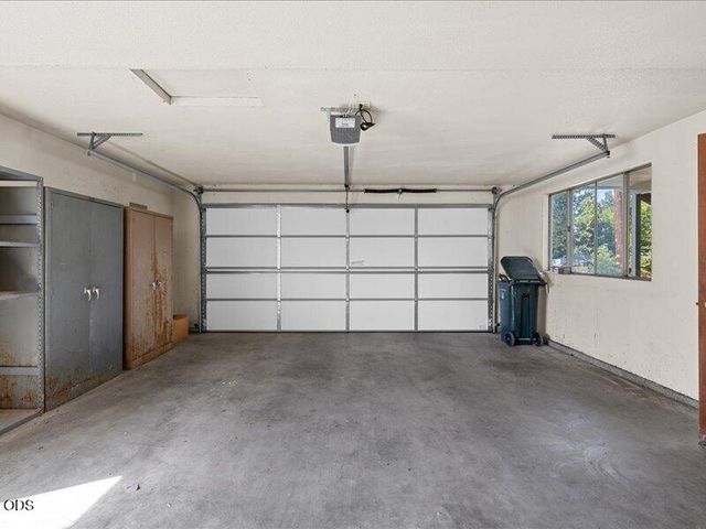 895 Coutant Lane, Grants Pass, OR 97527