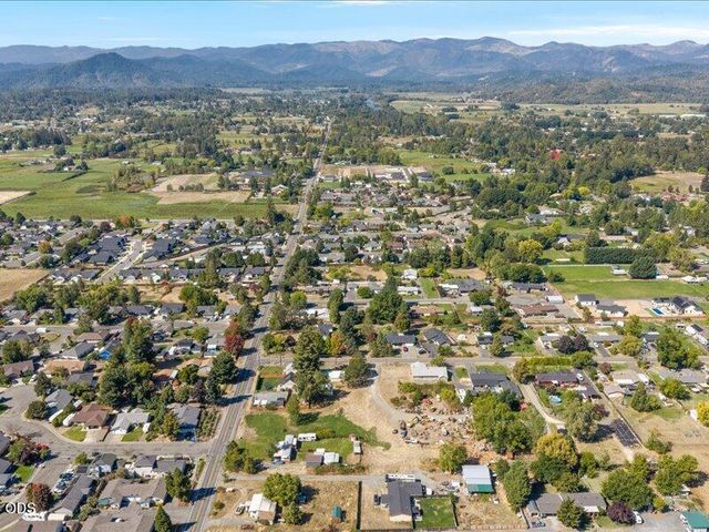 895 Coutant Lane, Grants Pass, OR 97527