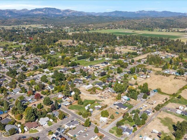 895 Coutant Lane, Grants Pass, OR 97527