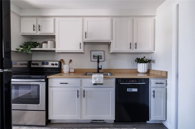 16 Springwood Drive, Webster, NY 14580