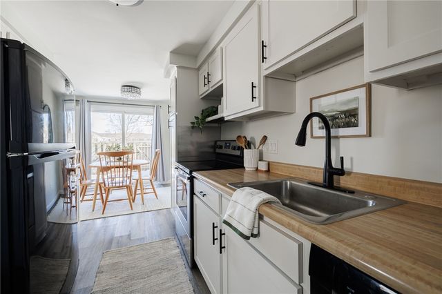 16 Springwood Drive, Webster, NY 14580