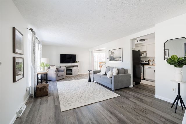 16 Springwood Drive, Webster, NY 14580