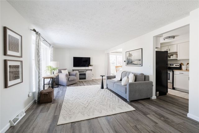 16 Springwood Drive, Webster, NY 14580