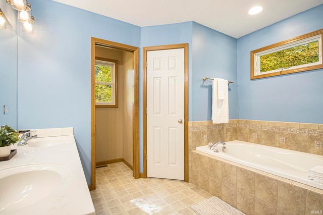 50711 Deer Run Trail, Elkhart, IN 46514