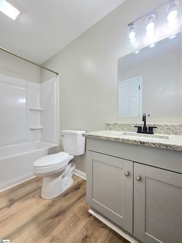 10 Oconee Avenue, Greenville, SC 29617