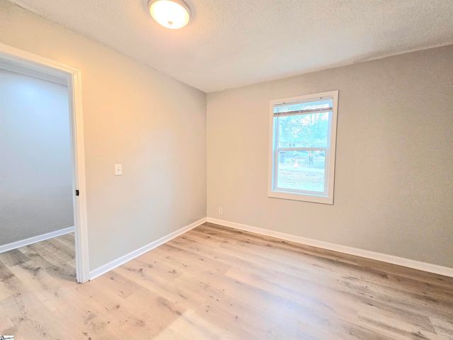 10 Oconee Avenue, Greenville, SC 29617