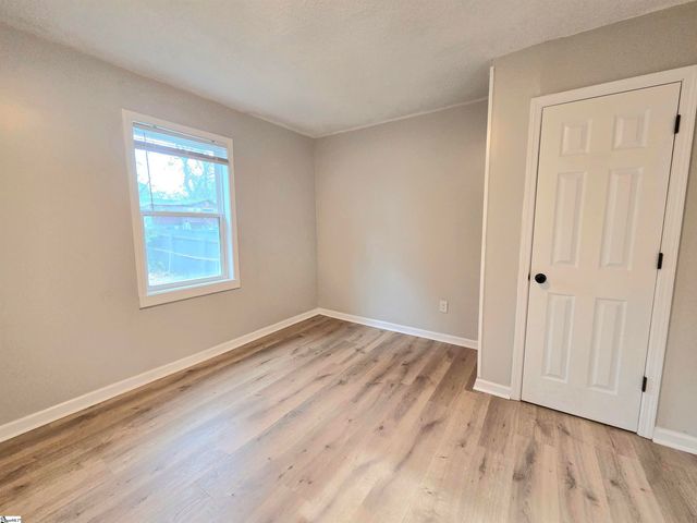 10 Oconee Avenue, Greenville, SC 29617