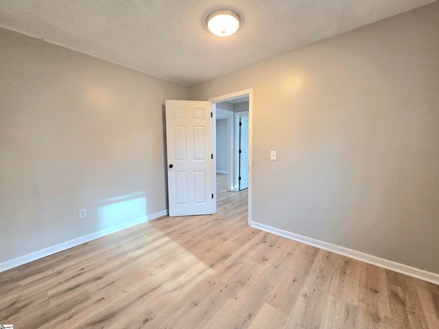 10 Oconee Avenue, Greenville, SC 29617