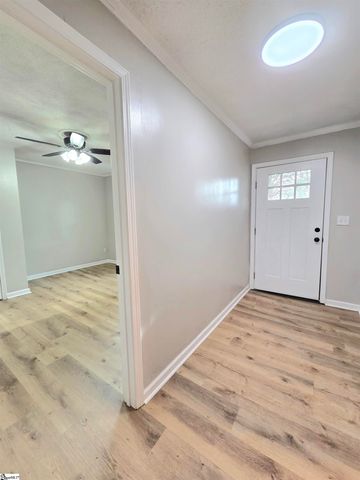 10 Oconee Avenue, Greenville, SC 29617