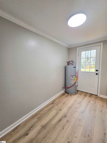 10 Oconee Avenue, Greenville, SC 29617