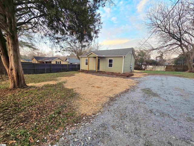 10 Oconee Avenue, Greenville, SC 29617