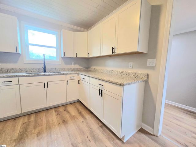 10 Oconee Avenue, Greenville, SC 29617