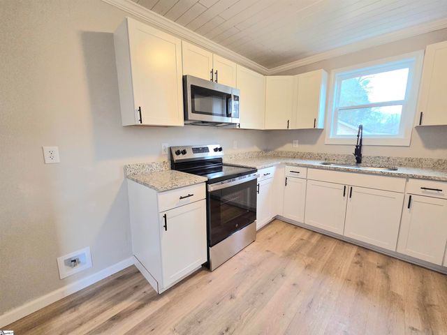 10 Oconee Avenue, Greenville, SC 29617