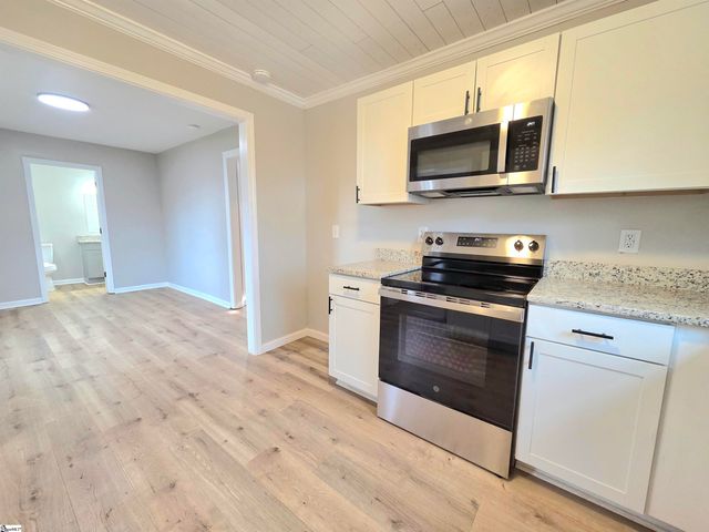 10 Oconee Avenue, Greenville, SC 29617