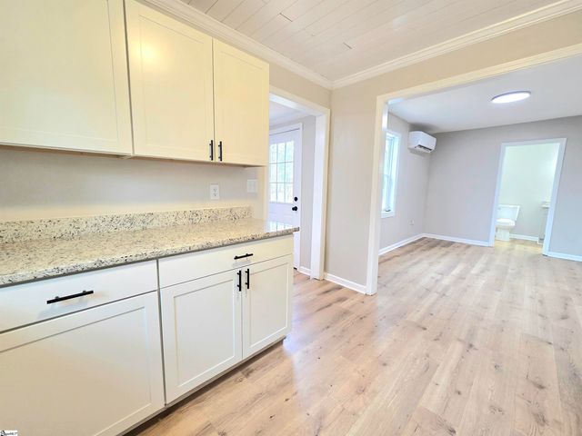 10 Oconee Avenue, Greenville, SC 29617