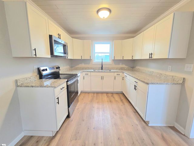 10 Oconee Avenue, Greenville, SC 29617