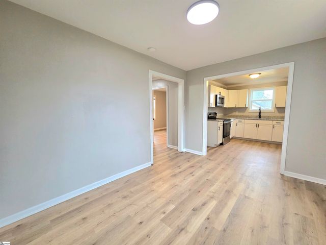 10 Oconee Avenue, Greenville, SC 29617