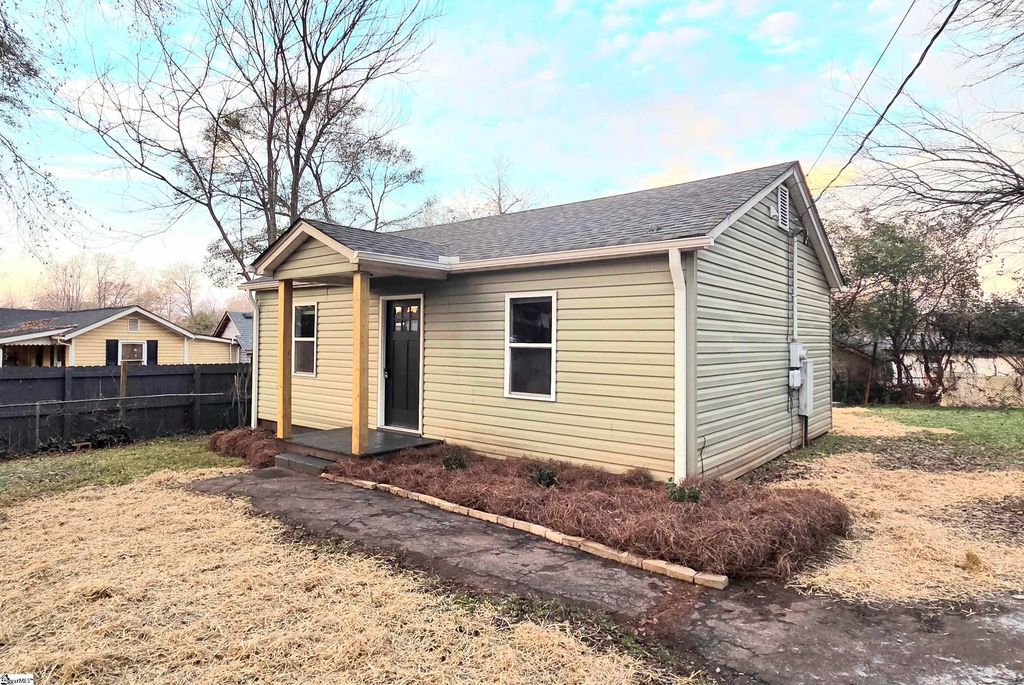 10 Oconee Avenue, Greenville, SC 29617