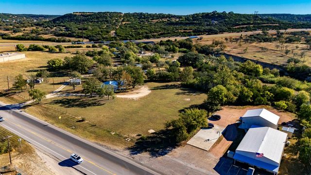 899 Harper Rd, Kerrville, TX 78028