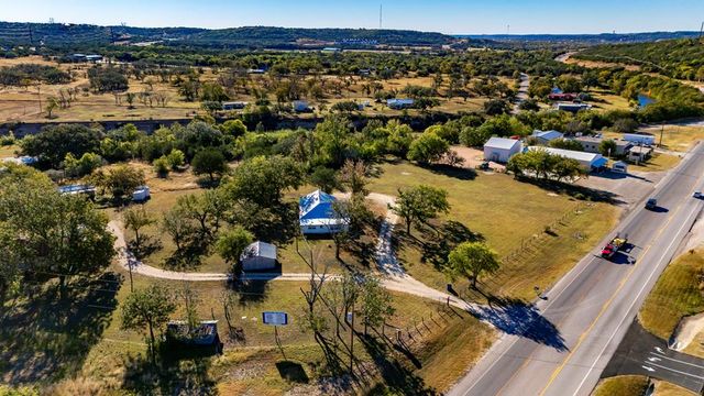 899 Harper Rd, Kerrville, TX 78028