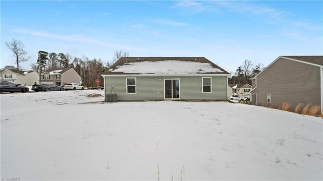 4035 Meredith Woods Lane, Winston-salem, NC 27107