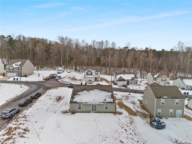 4035 Meredith Woods Lane, Winston-salem, NC 27107