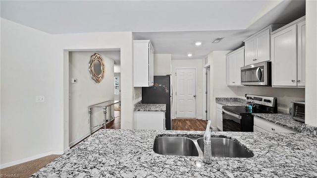 4035 Meredith Woods Lane, Winston-salem, NC 27107