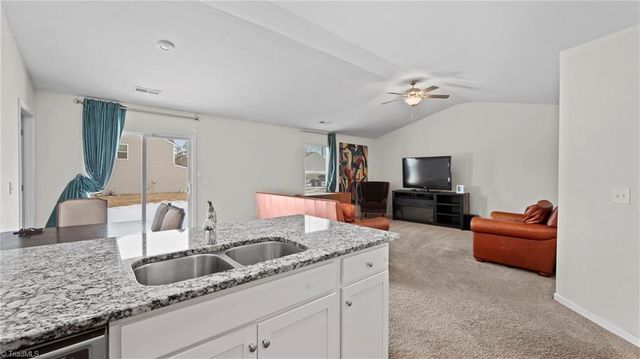 4035 Meredith Woods Lane, Winston-salem, NC 27107