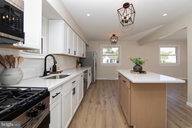 60 N OAKLAND AVE, Runnemede, NJ 08078
