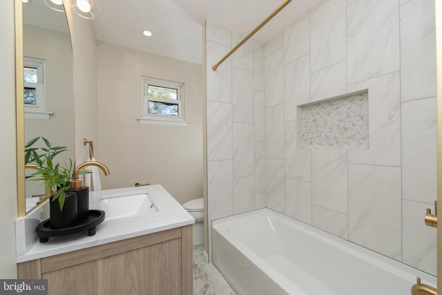 60 N OAKLAND AVE, Runnemede, NJ 08078