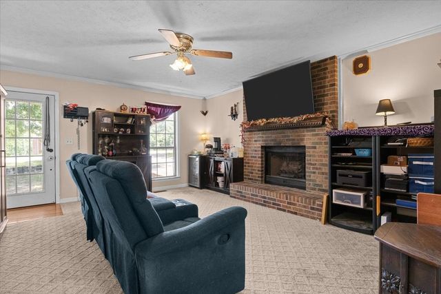 169 Oak Crest Dr, Tennessee Ridge, TN 37178