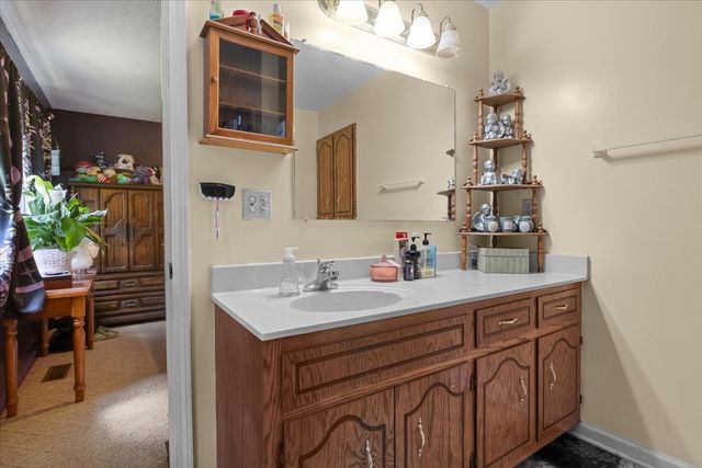 169 Oak Crest Dr, Tennessee Ridge, TN 37178
