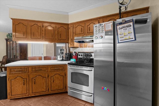 169 Oak Crest Dr, Tennessee Ridge, TN 37178