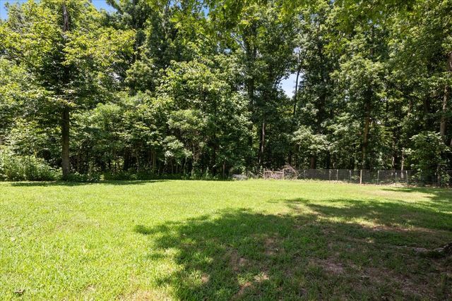169 Oak Crest Dr, Tennessee Ridge, TN 37178