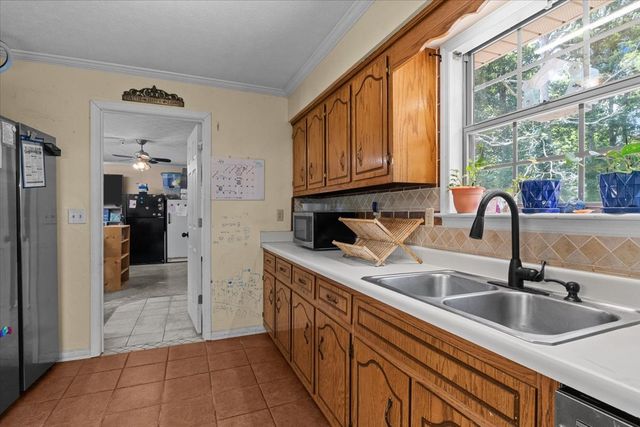 169 Oak Crest Dr, Tennessee Ridge, TN 37178