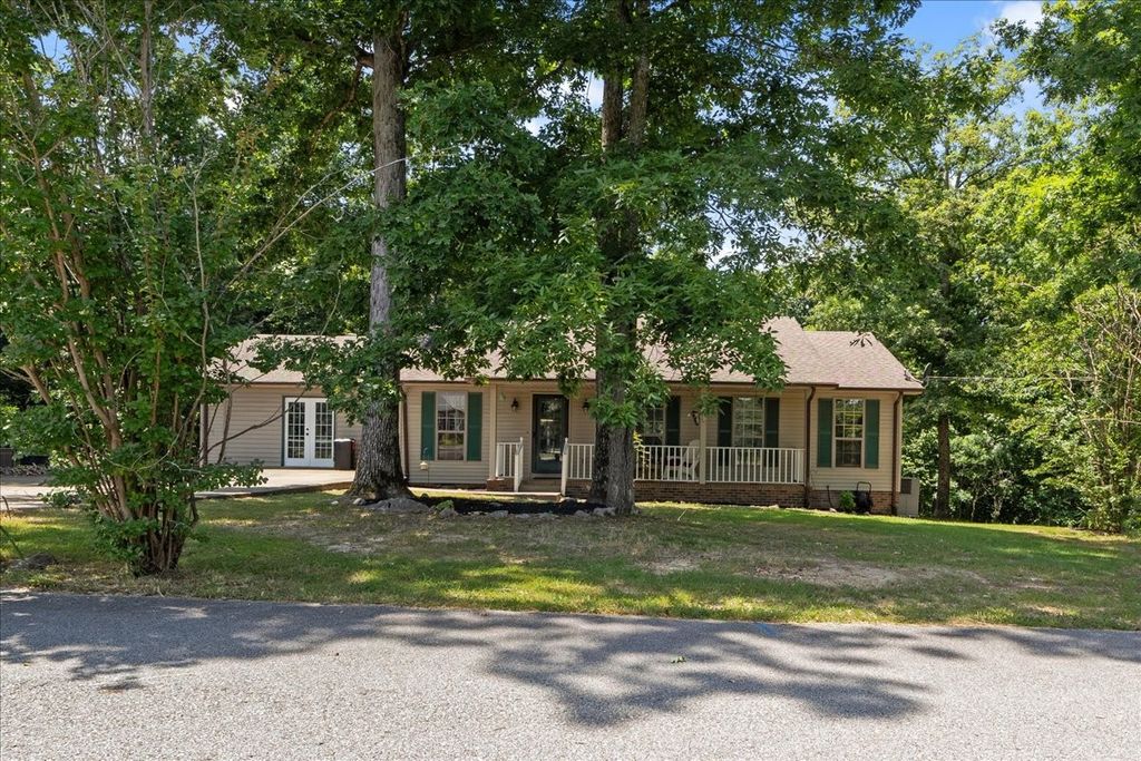169 Oak Crest Dr, Tennessee Ridge, TN 37178