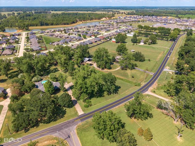 4938 Swan Lake Road, Bossier City, LA 71111