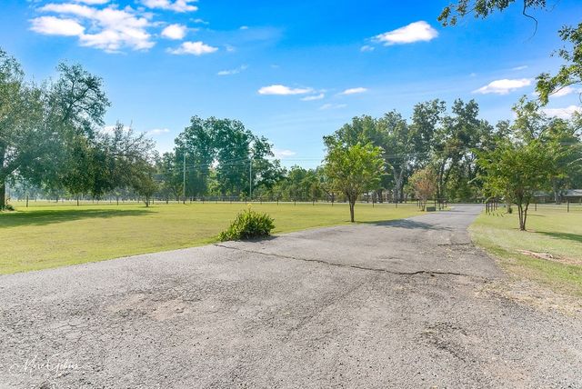 4938 Swan Lake Road, Bossier City, LA 71111